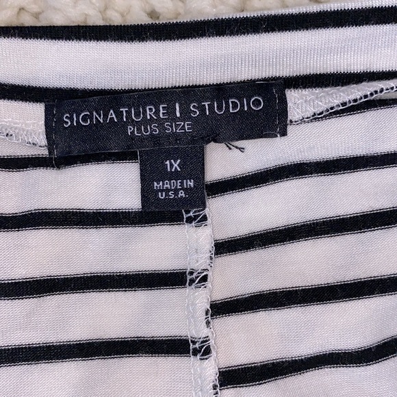 Signature 1 Plus Studio white & black striped shirt top front size 1X - Picture 4 of 5